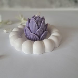 Atmos Home naturalna swieca sojowa weganska fioletowa kwiat Lotosu dekoracyjna ekologiczna handmade na prezent dla Wegan