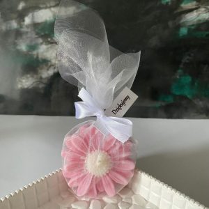 Naturalne swiece sojowe zapachowe rozowe kwiaty Stokrotki handmade na podziekowanie dla gosci na prezent baby shower, AtmosHome.pl