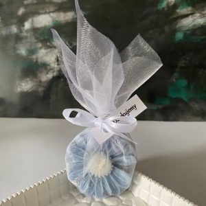 Naturalne swiece sojowe zapachowe niebieskie kwiat Stokrotki ekologiczne recznie robione na podziekowania dla gosci na baby shower, AtmosHome.pl