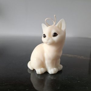 Recznie robiona swieca sojowa w ksztalcie milutkiego kotka, naturalna swieczka dekoracyjna i jednoczesnie uroczy prezent dla bliskich - AtmosHome.pl