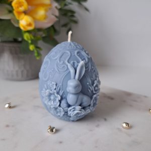 Wielkanocna świeca sojowa, handmade, zajączek w niebieskiej pisance - AtmoHome.pl