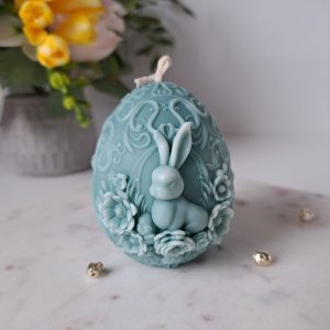Wielkanocna świeca sojowa, handmade, zajączek w zielonej pisance - AtmoHome.pl