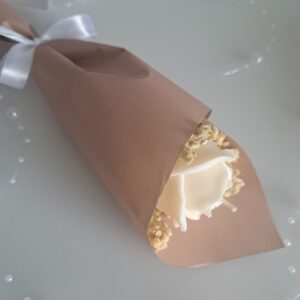 Mini Bukiet ze Świecą na Patyku - Róża Zapachowa z Gipsówką II