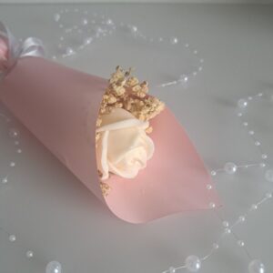 Mini Bukiet ze Świecą na Patyku - Róża Zapachowa z Gipsówką