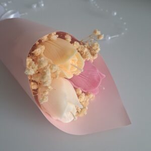 Bukiet ze Świecami Sojowymi na Patyku - Zapachowe Tulipany z Gipsówką II