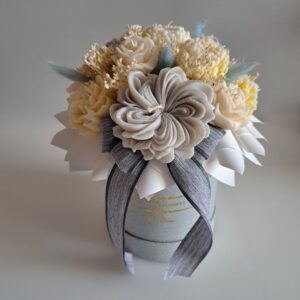 Flower box ze świecami sojowymi zapachowymi na urodziny i ślub