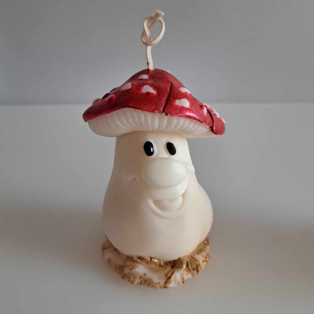 Ozdobna świeca sojowa Muchomorek – handmade