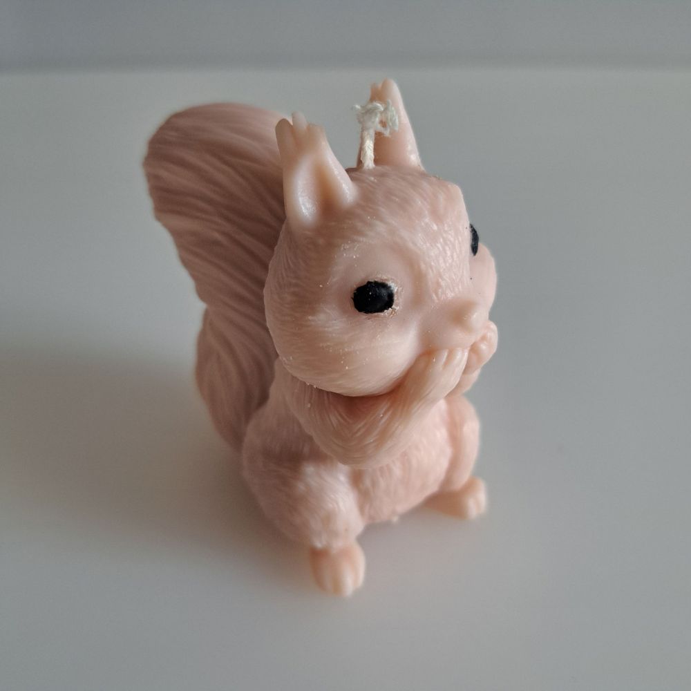 Dekoracyjna świeca sojowa Wiewiórka – handmade